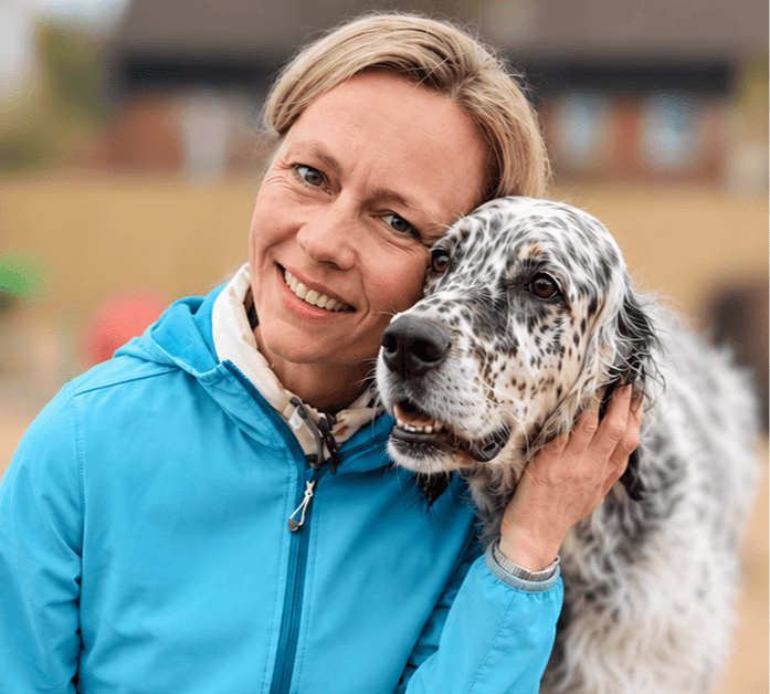 Susanne Ronneberg, Leitung der K&ouml;lner Hunde-Akademie, mit Hund